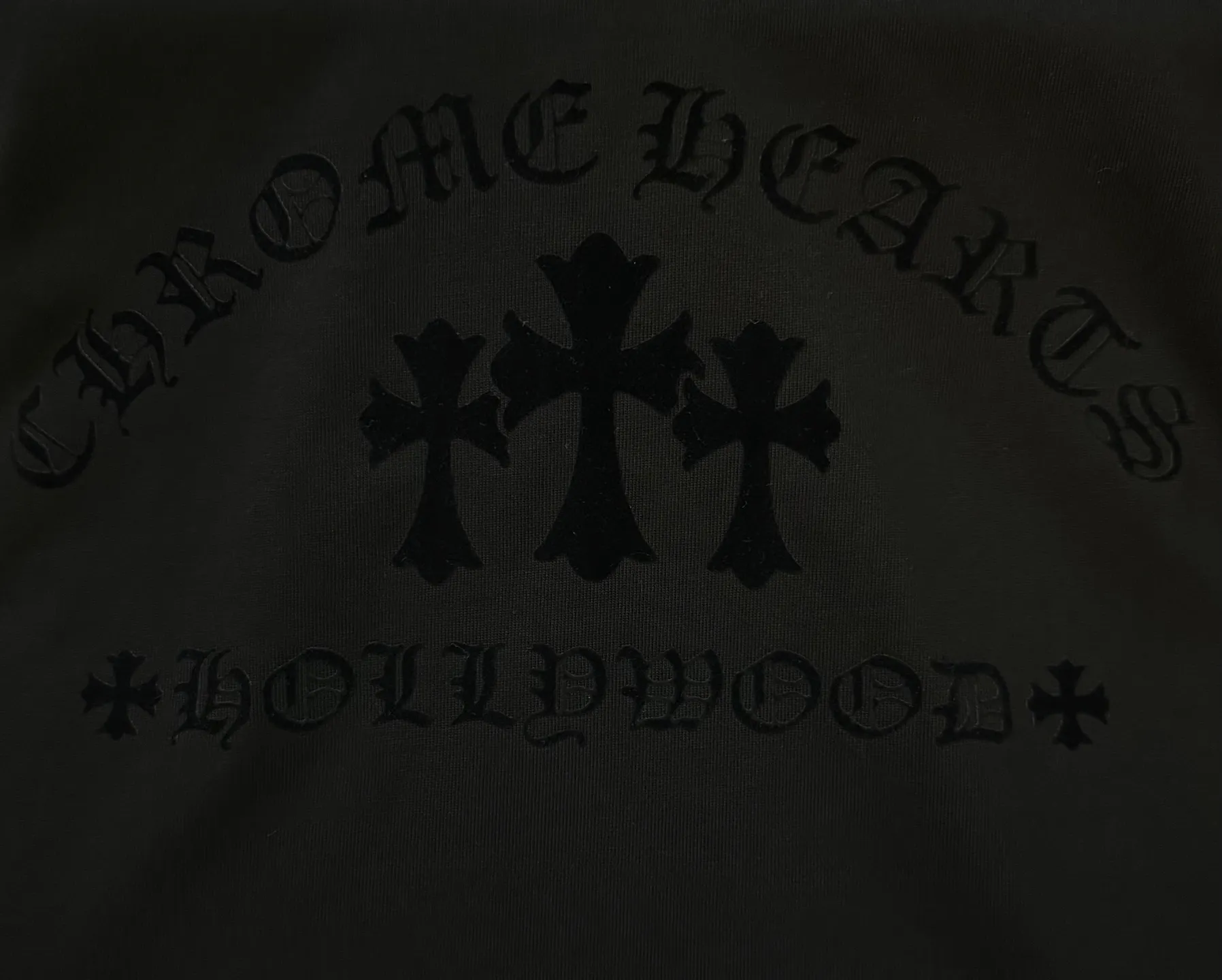 P270 Chrome Hearts 25ss cross flocking printed round neck short-sleeved T-shirt. Fabric is high-definition, super heavyweight cotton, double yarn compact Xinjiang cotton, weight 400g, matched with 2*2 Salona ribs 420g, clean cloth, clear cloth texture, tight feel, stiff, high color fastness, no deformation, no discoloration, custom hardware, thread, accessories, alignment, same style for men and women -Color: black white Gray -Size: XS S M L XL